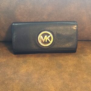 MK Michael Kors Black Multi Pocket Zippered Wallet with Cardholder Slots